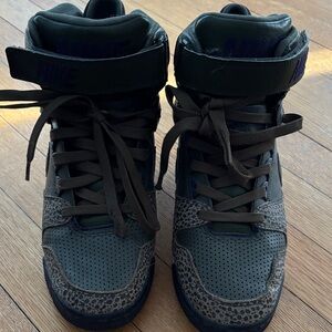 Nike Air Revolution wedge Sneakers, great used cond sz 7, cool green colorway